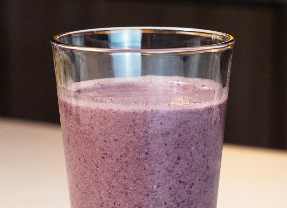 strawberry blueberry protein smoothie 